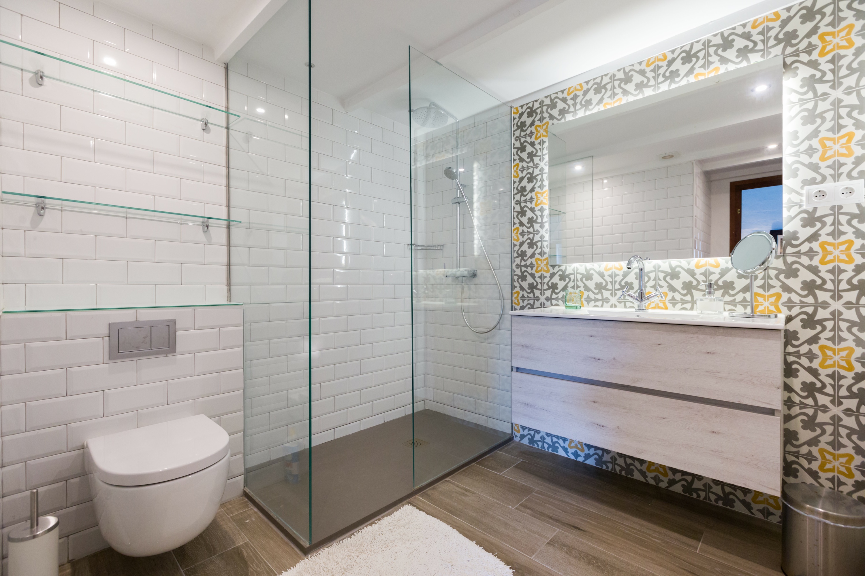 Barcelona villa rent Poblet bathroom 1