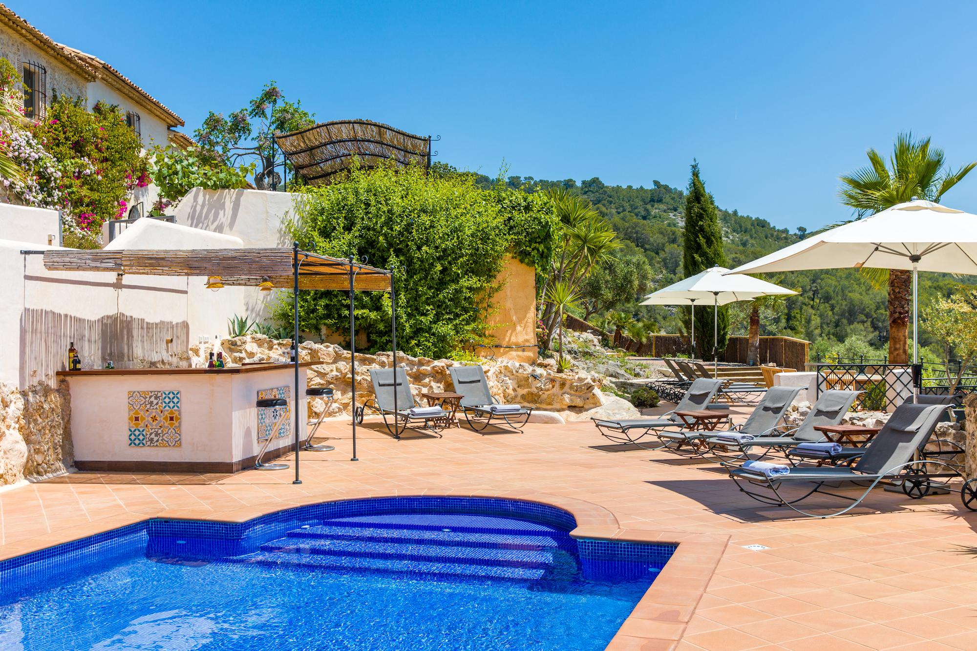 Large Barcelona Villa Rent Swimming pool