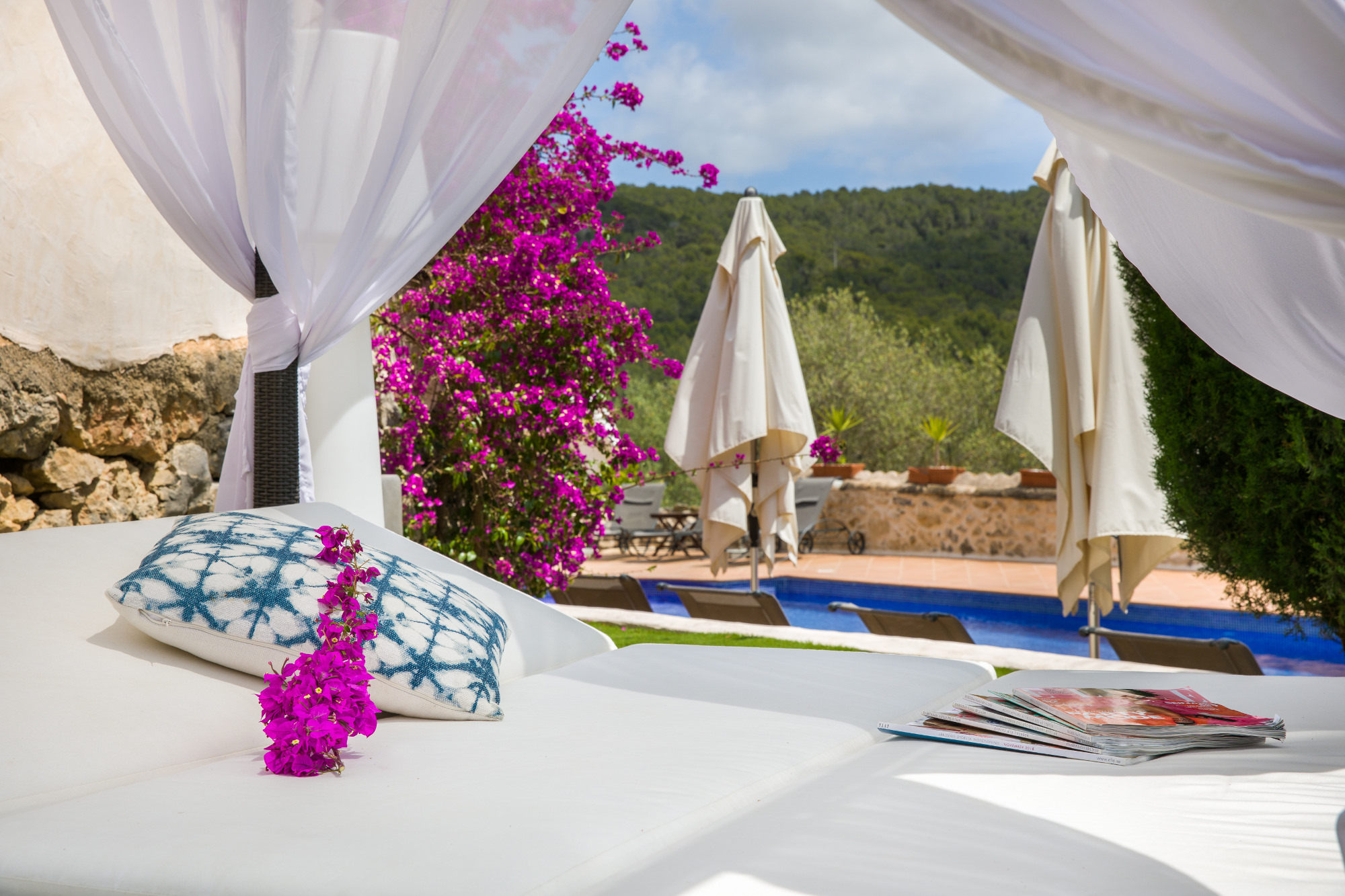 Holiay large villa barcelona rent relax